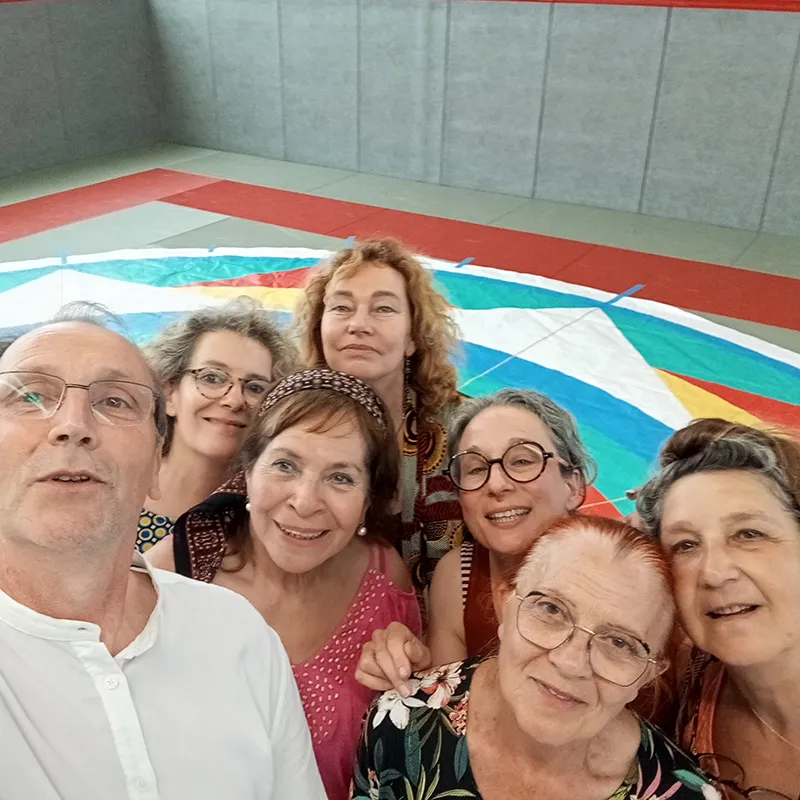 L'équipe de pratiquant.e.s de la Danse du Vajra avec leur enseignante Carmen Rivas de la Communauté Dzogchen
