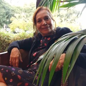 Carmen Rivas, enseignante de la Danse du Vajra à Tours, ayant reçu la transmission de Chögyal Namkhai Norbu.